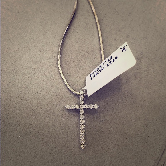 14KT WHITE GOLD VS DIAMOND CROSS